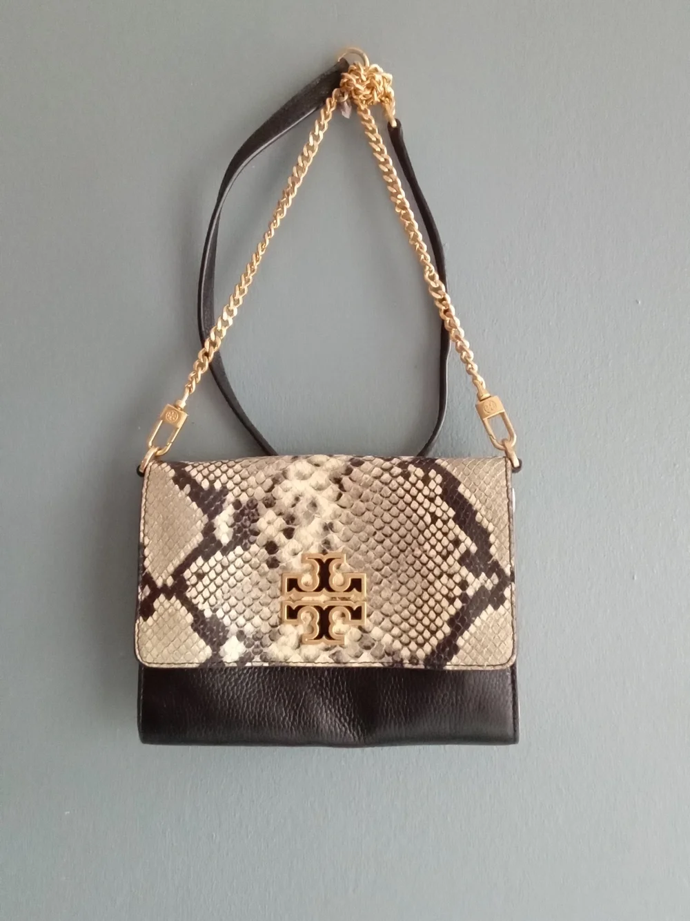 Tory Burch Britten Snakeskin Embossed Leather Crossbody Bag‎ Black Gold Logo